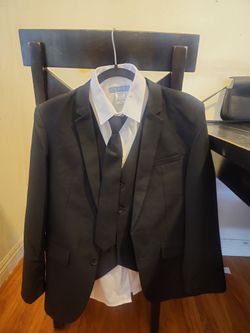 Boys youth suit and tie Size 14