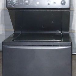  Stackable Kenmore Washer And Dryer (GAS).