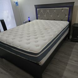 Juego de Dormitorio Completo  Queen (Sin Colchón)