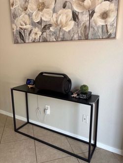 BLACK ENTRY WAY TABLE