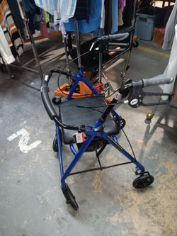Walker with seat