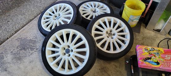 OEM VW MK4 R32/20th GTI 18" Aristo Wheels+Brand New VW Center Caps