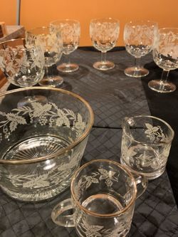 Vintage globet wine, water stemmed glass Bartlett Collins thumbprint etched grapes vines leaves gold drink ware bar ware set