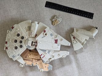 Millennium falcon toy