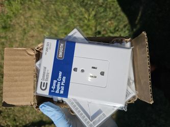 (20) COMMERCIAL ELECTRIC 1-Gang Duplex Cover Wall Plate Outlet Cover