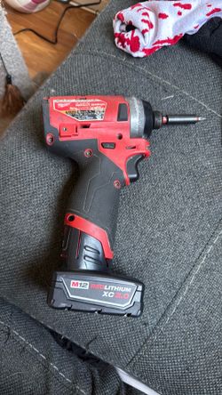 Milwaukee m12 with battery XC3.0