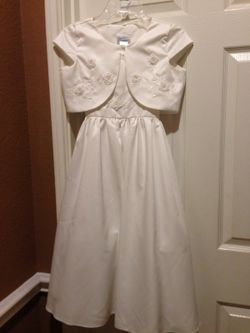 Beautiful white flower dress or first communion dress!