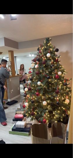 Pre-lite Christmas tree