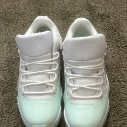 WMNS Air Jordan 11 Retro Low