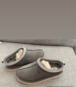 Ugg Slides Size 4