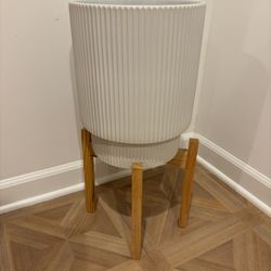 Plant Vase With Holder 