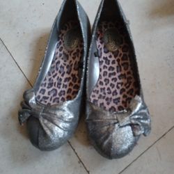 Silver  Flats Shoes  Size  7.5