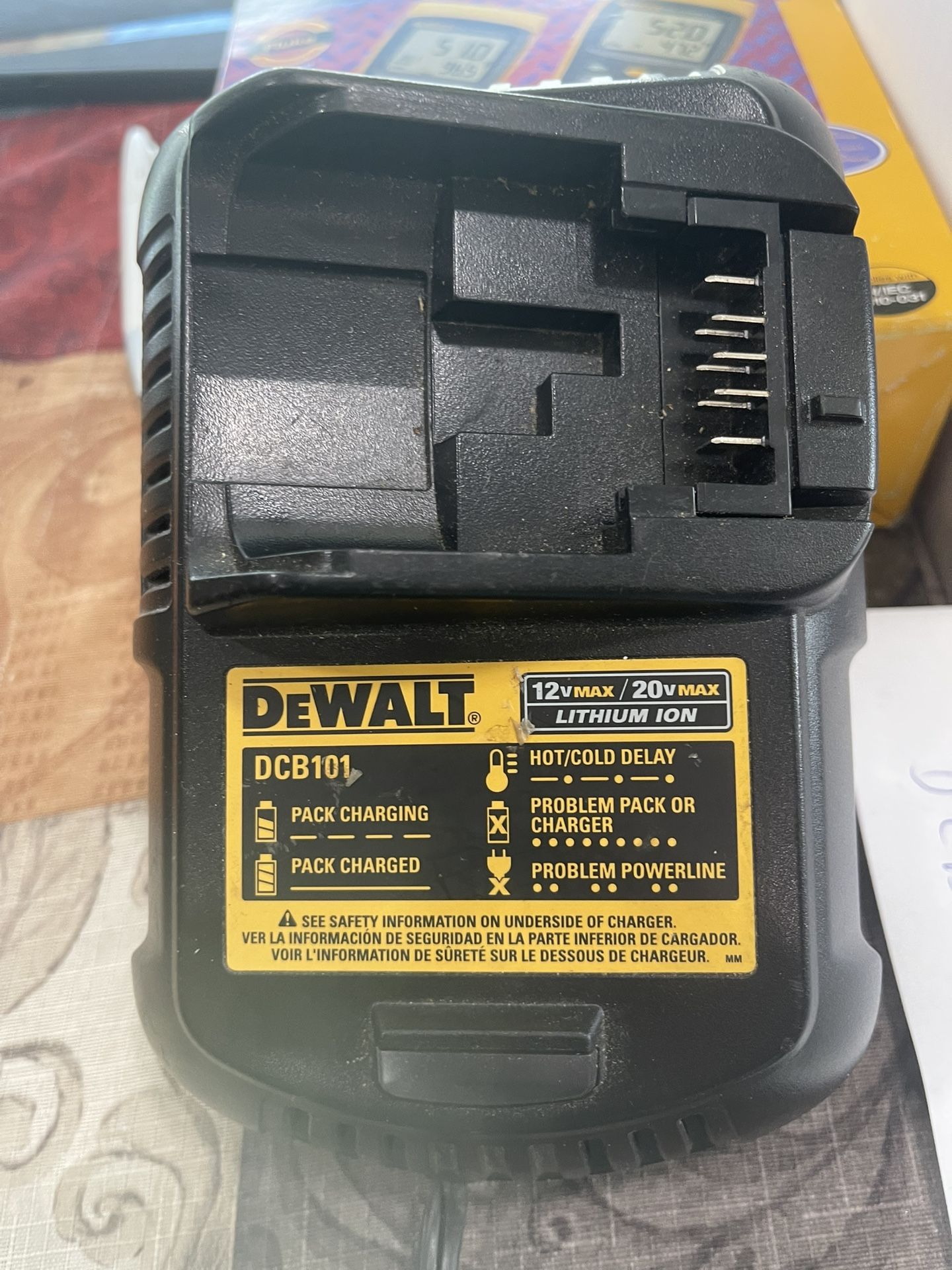 Dewalt DCB 101 12 V-20