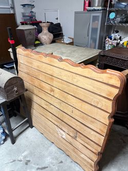 Antique solid oak large coffee/game table $65