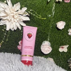 Bath & Body Works Strawberry Pound Cake Body Cream 8oz Moisturizer Hydrating