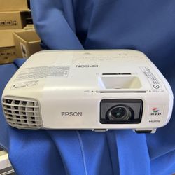 EPSON LCD PROJECTOR model: H688A Nothing wrong. Comes with power cord.