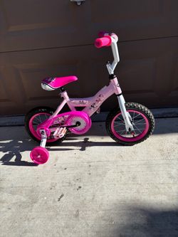 Disney Minnie Mouse. 12” Wheels. TRAINING WHEELS available if needed.