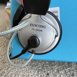 Headphone with microphone