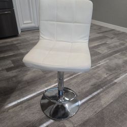 4 White With Chrome Bar Stools  100.00