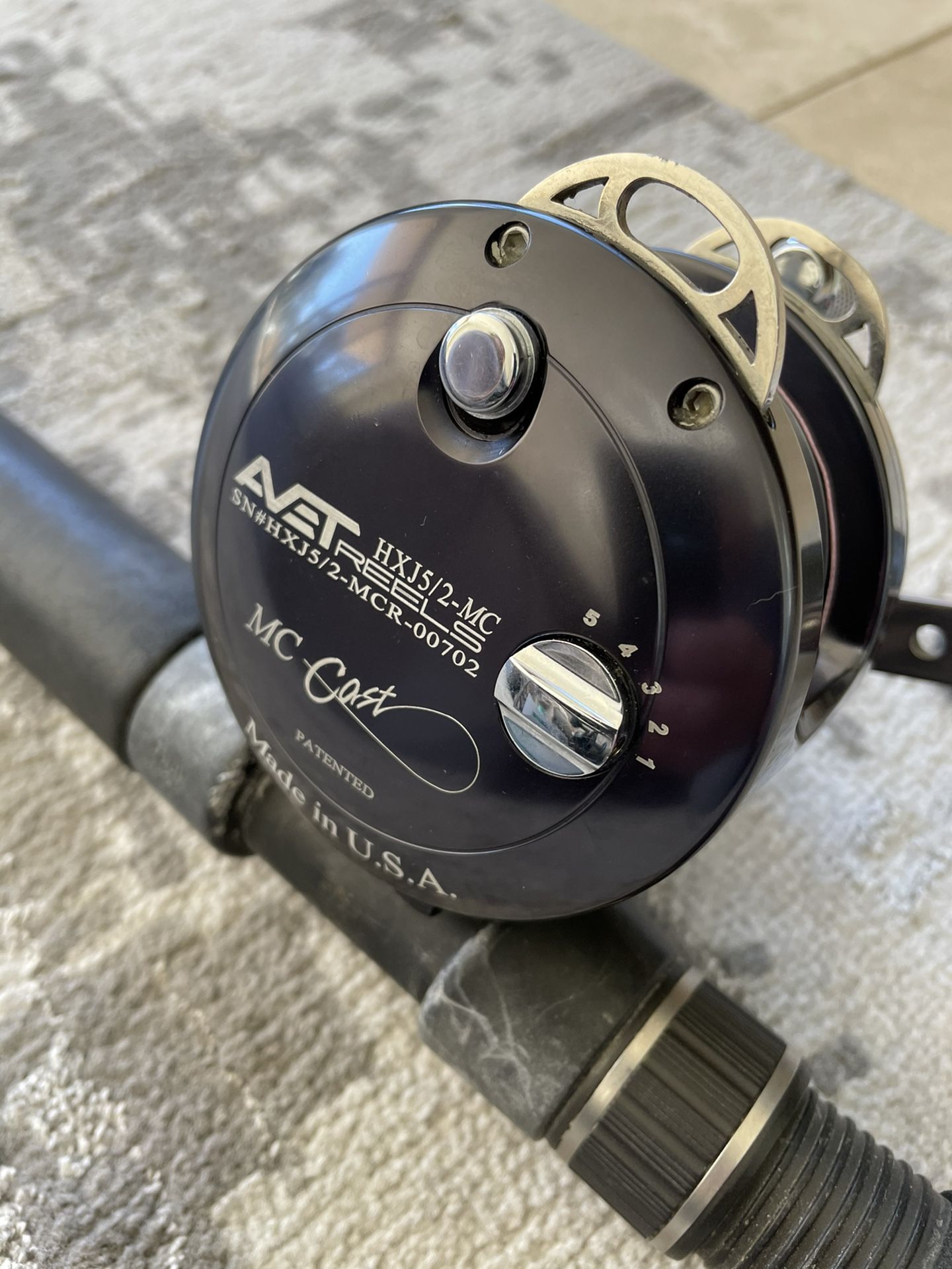 Avet HX-J 5/2 MC Cast Reel and Calstar grafighter 765-L Fishing Rod Combo