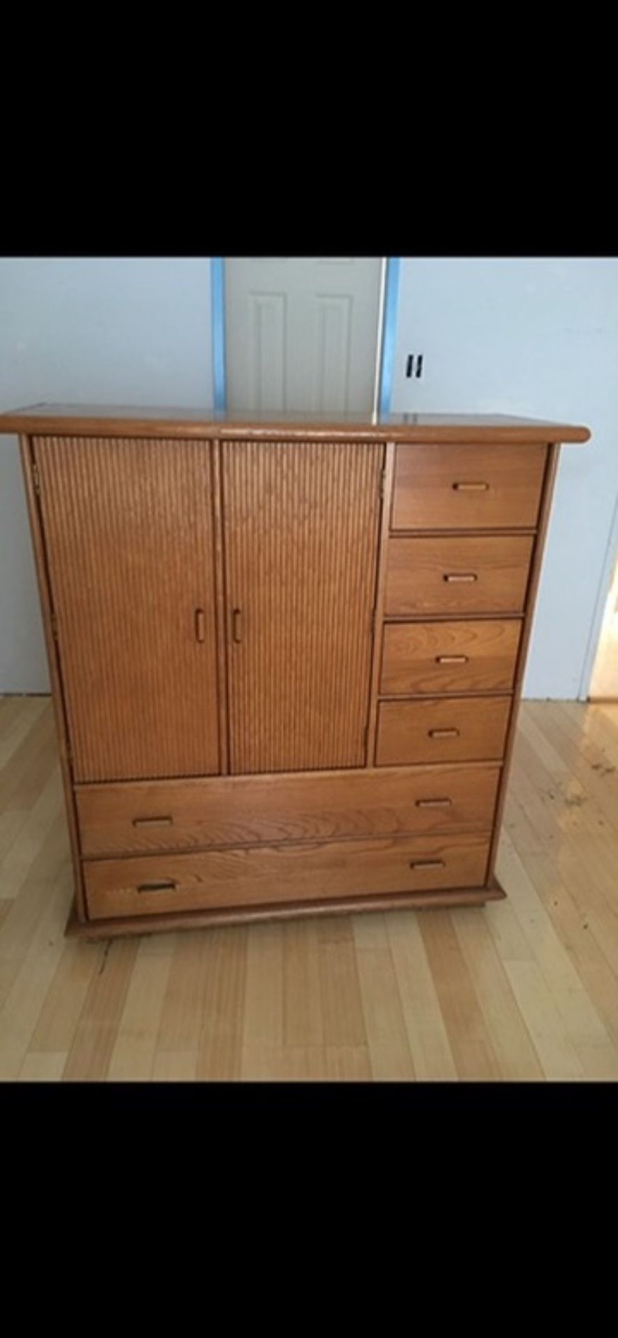 Dresser Large Holds A lot Solid Oak Metal Drawer Rails