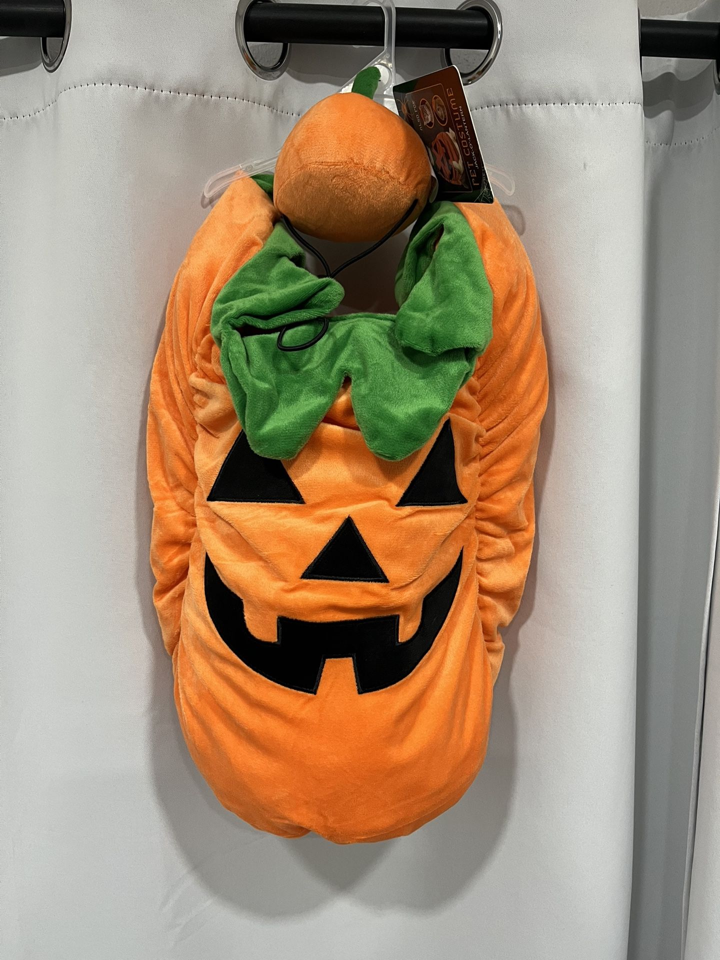 Pet Costume Pumpkin size Large Jack o lantern Pumpkin costume NWT