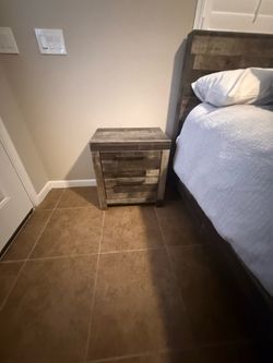 Nightstands(x2)/Queen Bedroom Set