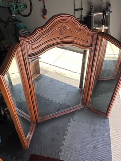 Large trifold mirror