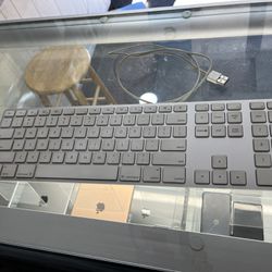 Genuine Apple A1243 Wired Mac Standard USB Keyboard 