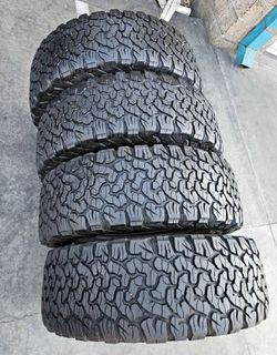 265 60 18 BFGOODRICH KO2 The 4 of them have 80% of life