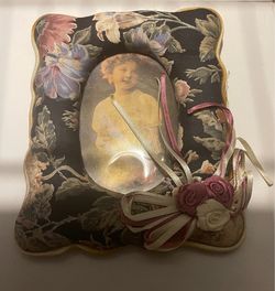 Vintage Fabric Frame (4x3” Picture)