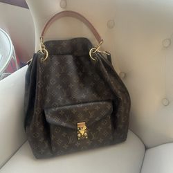 Louis Vuitton Hobo