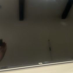 Two 32” Roku TV’s With Brackets 