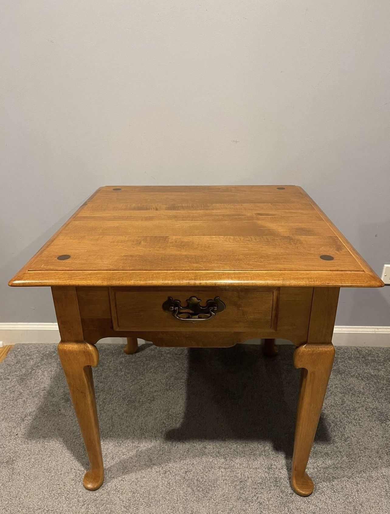 Vintage Ethan Allen Heirloom Nutmeg Maple Side Table