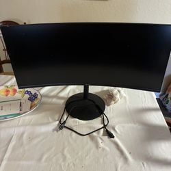 32 Inch 180 Hertz Acer Curved PC monitor 4K 1080 with AMD FreeSync 