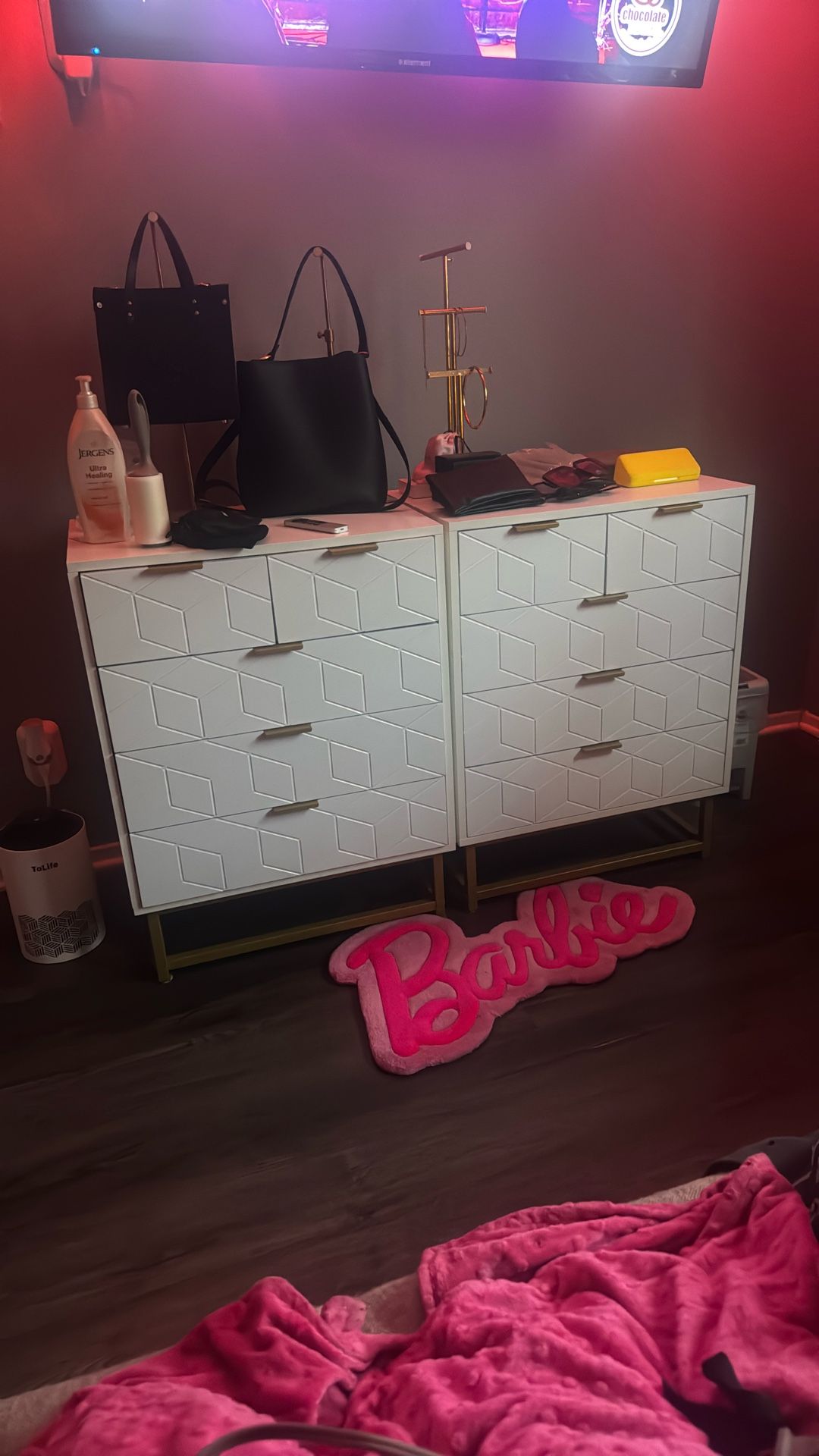 White & Gold 5 Dresser