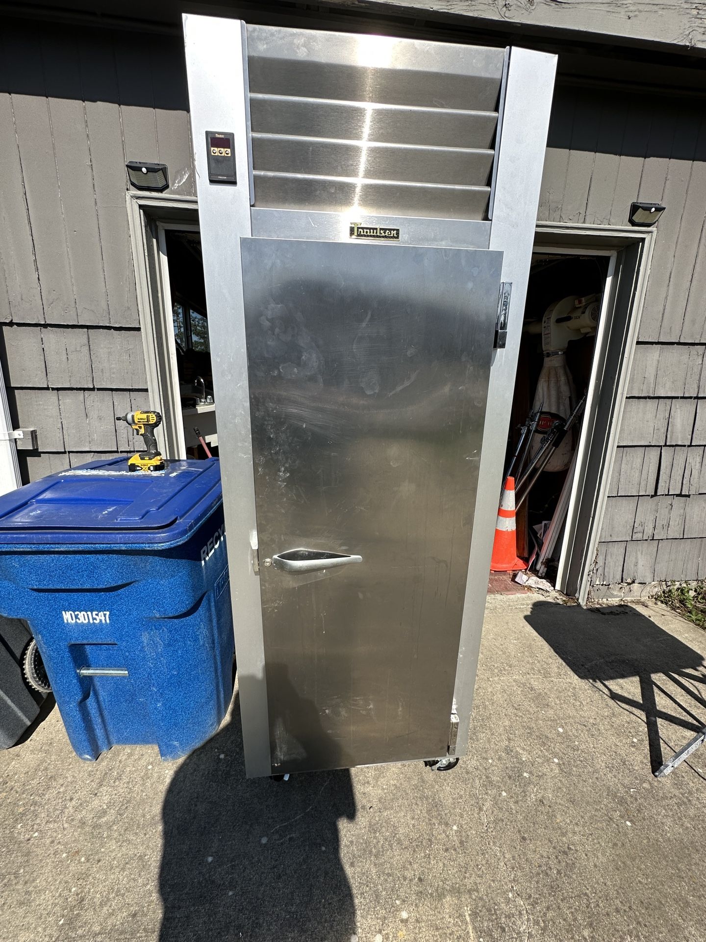 Traulsen Single Door Upright Freezer for Sale in Seattle, WA OfferUp