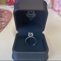 18k Diamond Engagement / Wedding Ring