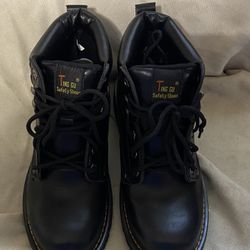 1130  Unisex TinyGU Safety Shoes Like New Size 7 Mens 9 Women’s. $20