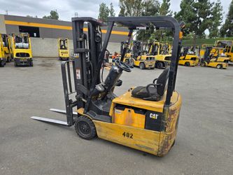 Cat 3 Wheel electric forklift