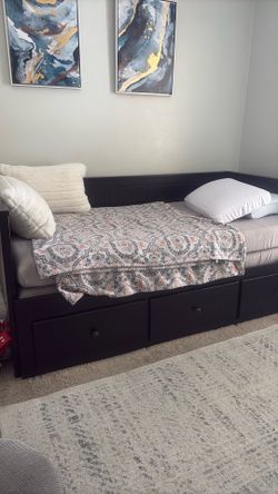 Twin daybed