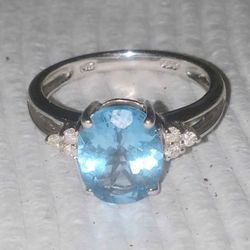 14k White Gold Oval Blue Topaz Halo Set with Real Diamonds Ring 3.2 Grams