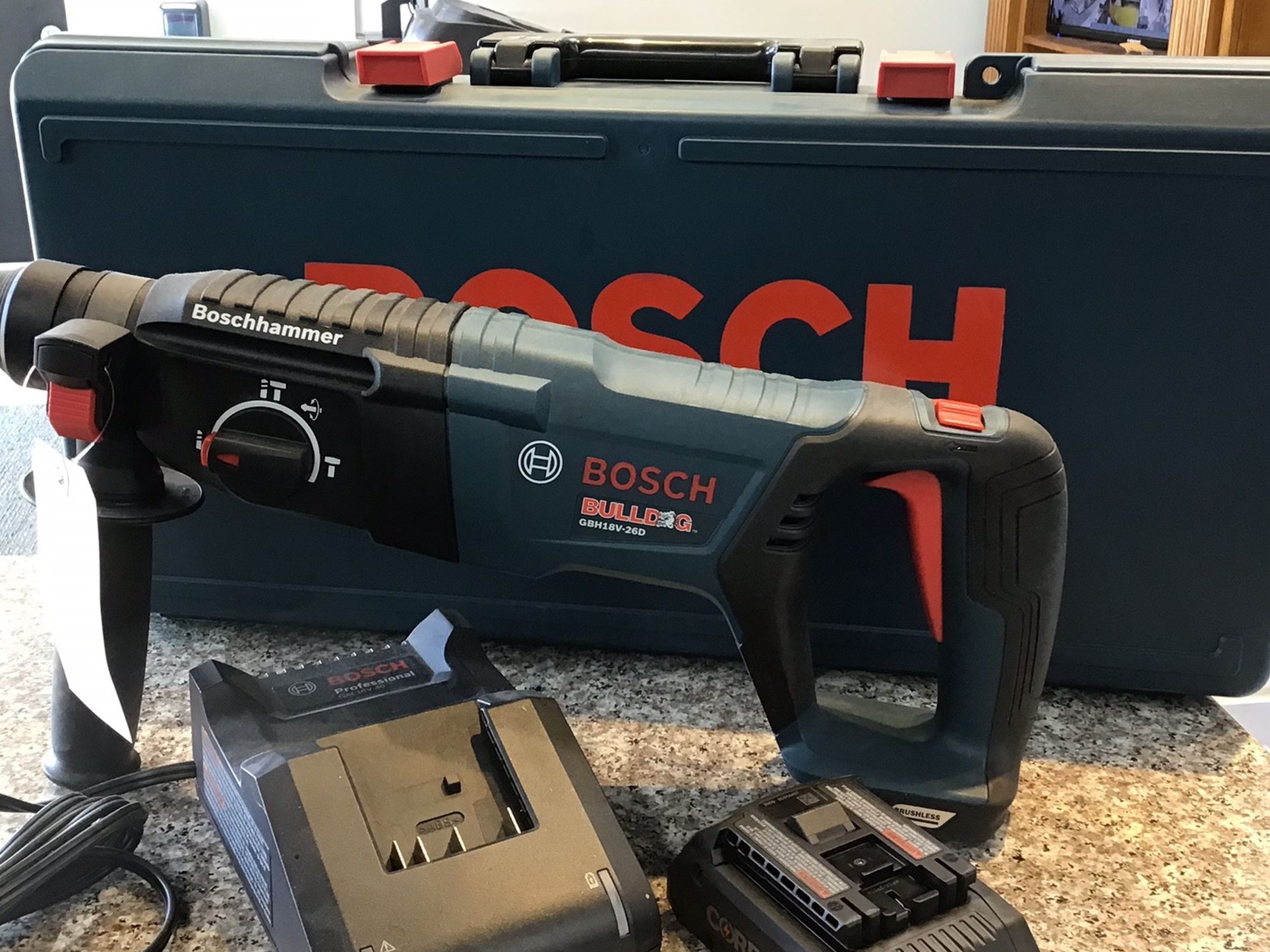Bosch Bulldog 18-Volt Sds-plus Variable Speed Cordless Rotary Hammer Drill With Battery, Charger And Carrier