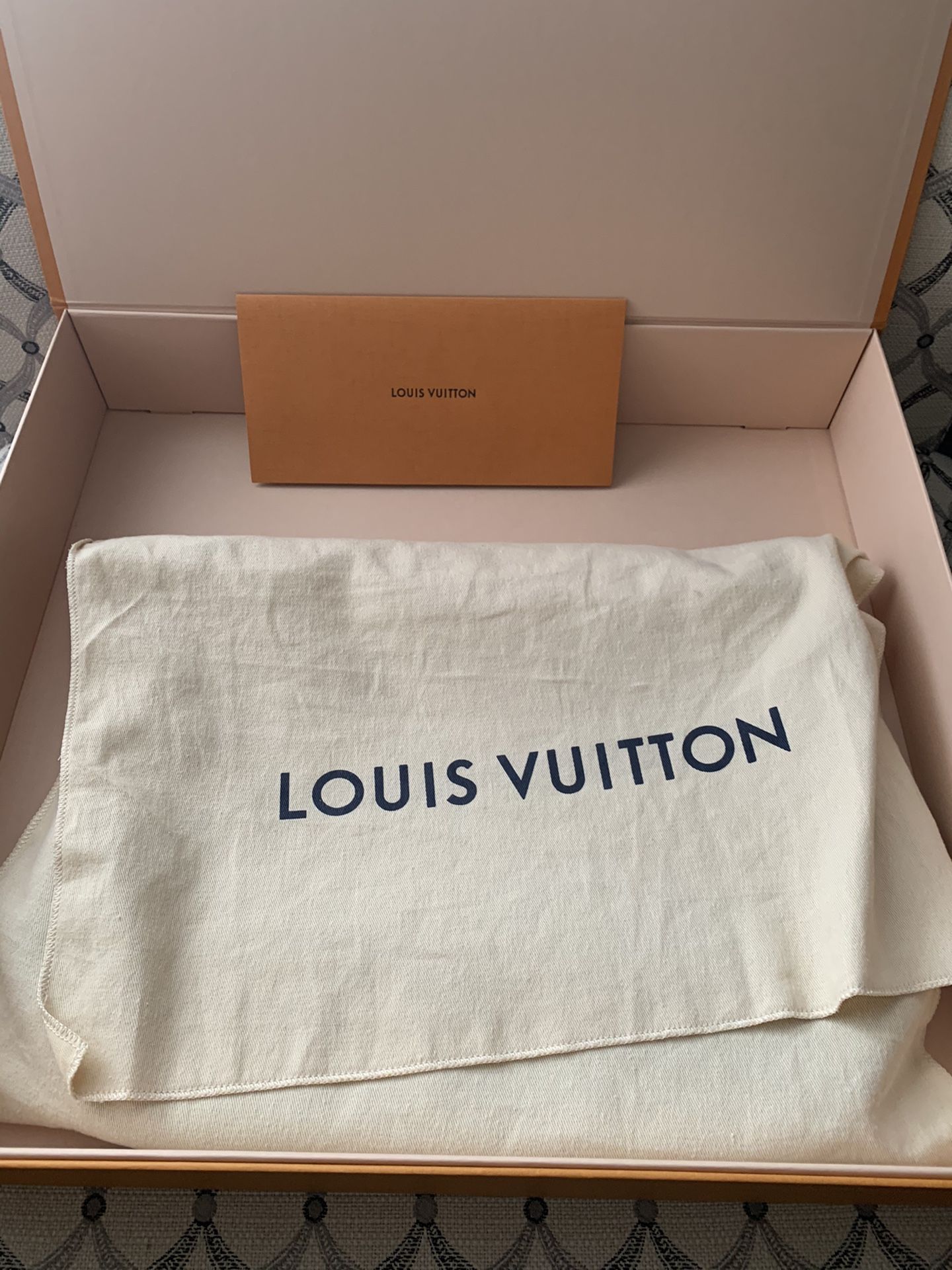 Louis Vuitton Popincourt Haut for Sale in Redondo Beach, CA - OfferUp