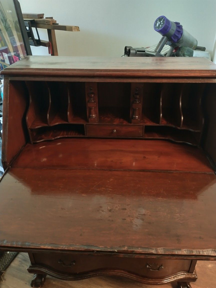Antique Claw Foot Locking Security Desk With Dresser Drawers.