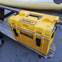 Dewalt 27qt Portable Stackable Cooler With Bottle Opener, Normal Wear, Good Condition 