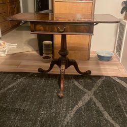 Antique table With Drawer