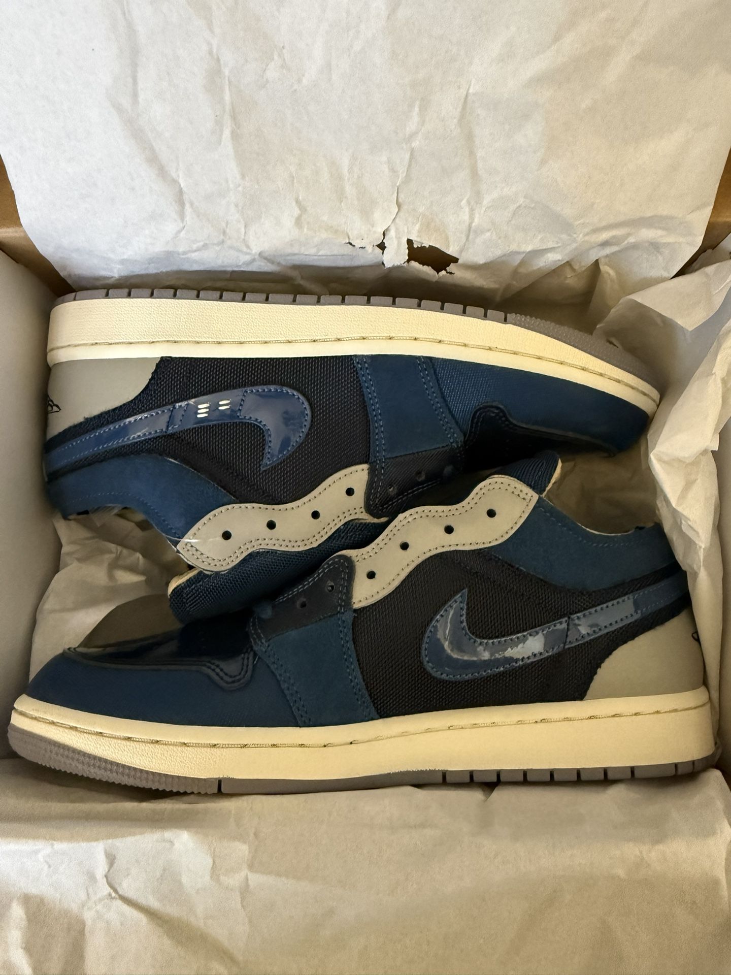 Jordan 1 Low SE Craft Size 9.5