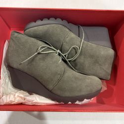 Donald J Pliner Maka Olive Sport Suede Booties 