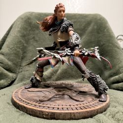 Aloy Dark Horse Statue